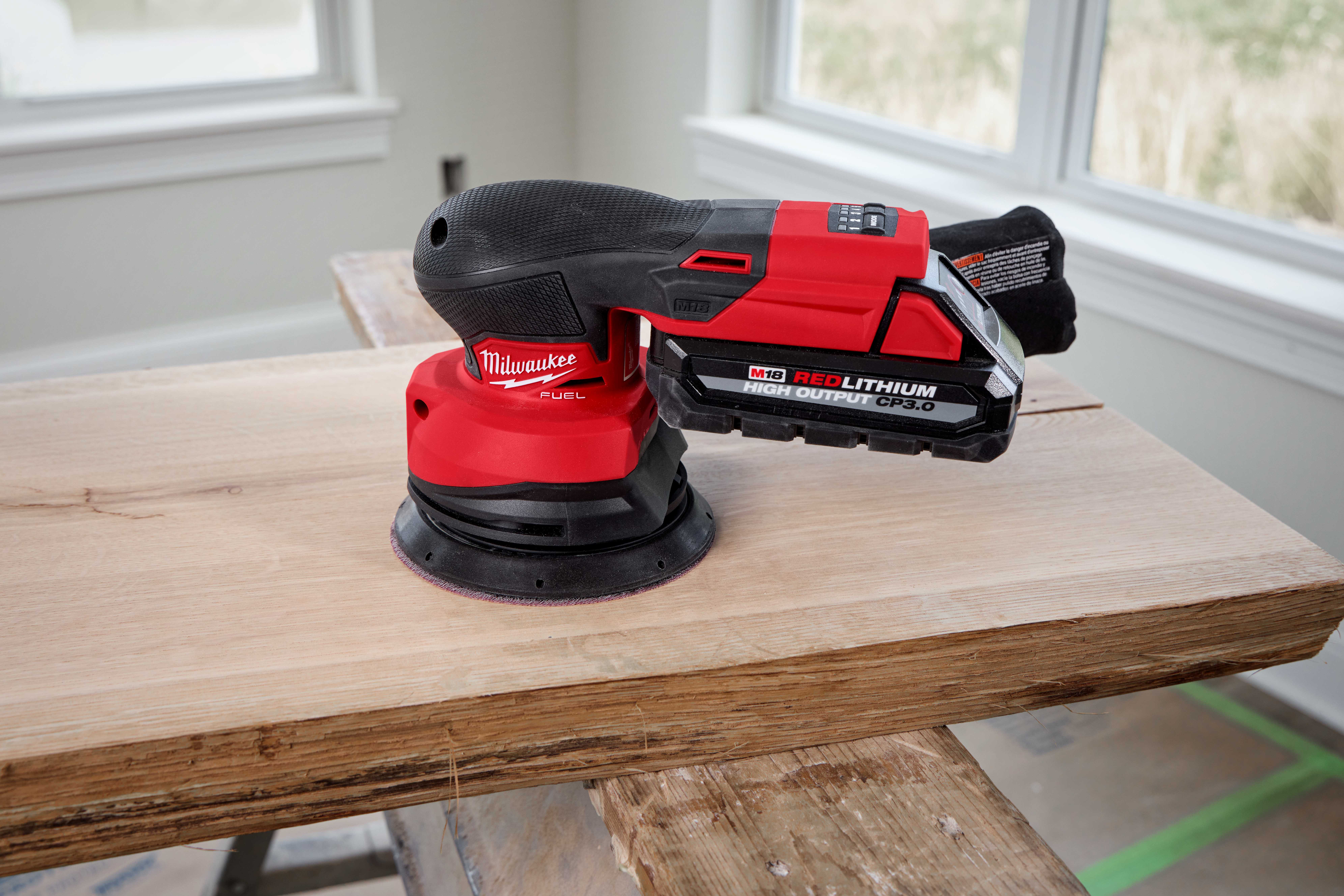 Milwaukee Tool M18 FUEL 5-inch Random Orbital Sander Milwaukee Tool M18 FUEL 5-inch Random Orbital Sander