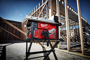 The world’s first 18V table saw, the Milwaukee M18 FUEL 8-1/4” Table Saw w/ ONE-KEY generates the power of a 15amp corded saw and, with a rip capacity of up to 24-1/2”, can rip up to 600 linear feet per charge. 