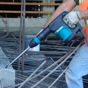 The Makita HM0870C is powered by a 10 AMP Makita-built motor with 11.4 joules of impact energy and 1,100 &ndash; 2,650 BPM.