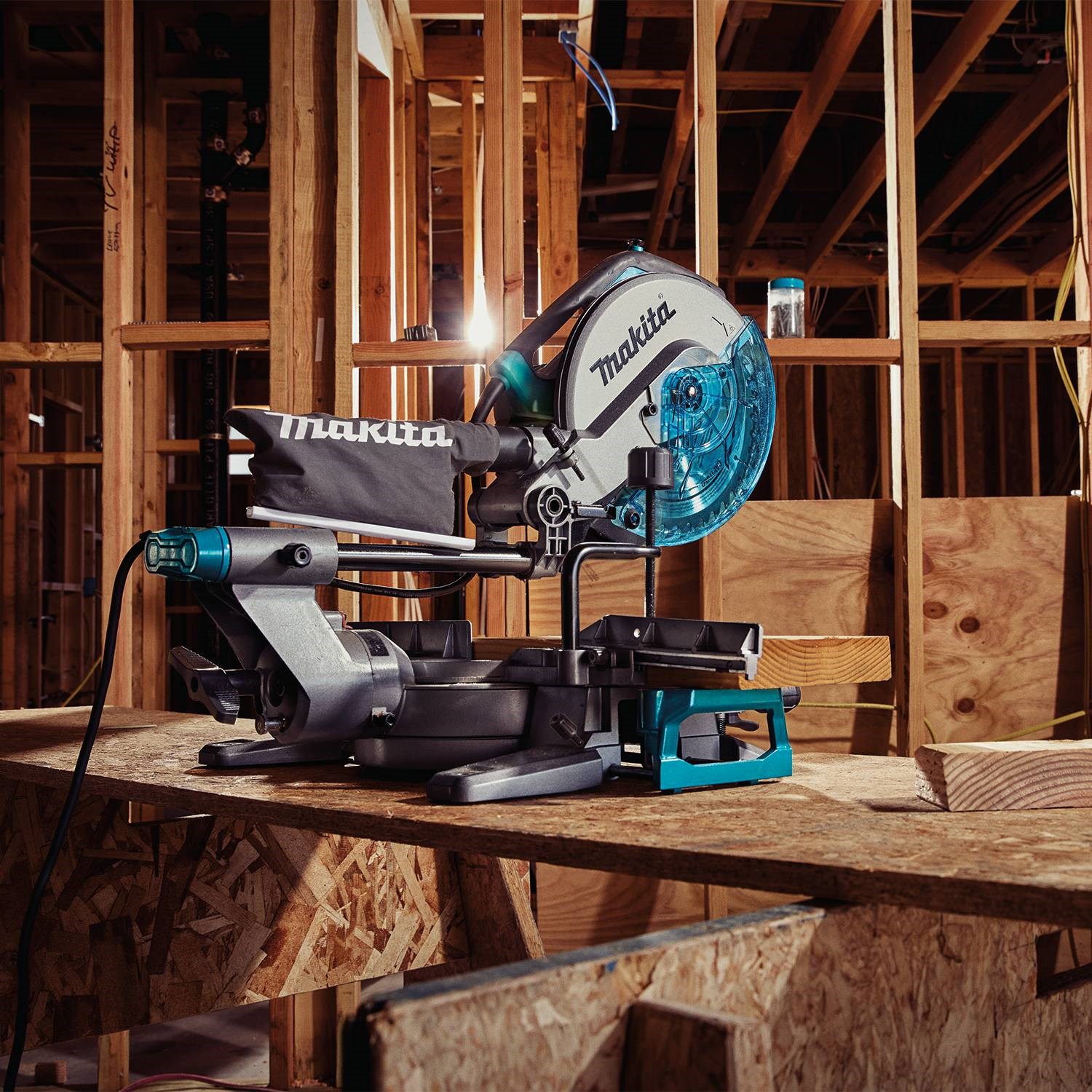 Makita 10-inch Slide Compound Miter Saw Makita 10-inch Slide Compound Miter Saw