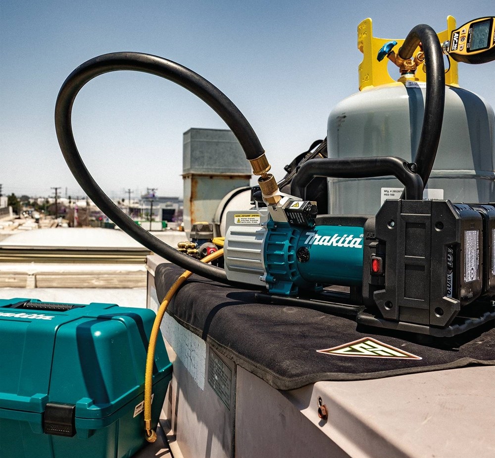 Makita 4 CFM Dual-Stage Vacuum Pump Makita 4 CFM Dual-Stage Vacuum Pump