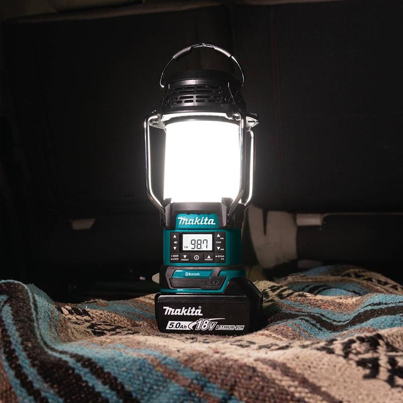 Makita 18V LXT Bluetooth Radio and L.E.D. Lantern Makita 18V LXT Bluetooth Radio and L.E.D. Lantern