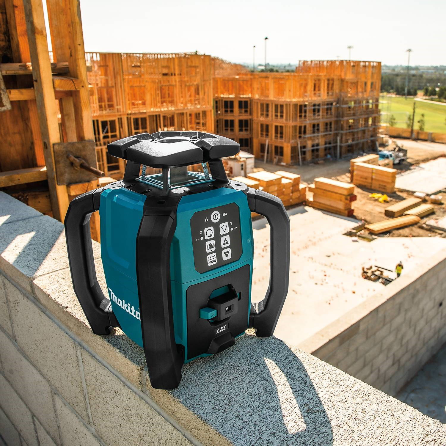 Makita 18V LXT Green Exterior Dual Slope 360-degree Rotary Laser Makita 18V LXT Green Exterior Dual Slope 360-degree Rotary Laser